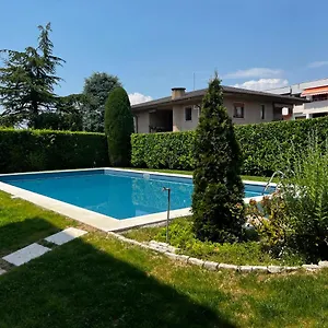 Cornicello With Pool By Glam Bardolino